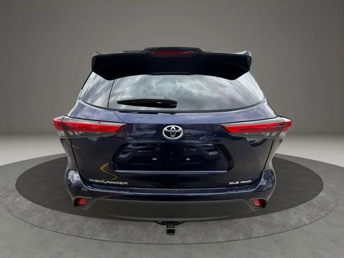 Used 2020 Toyota Highlander XLE AWD/4WD image 6