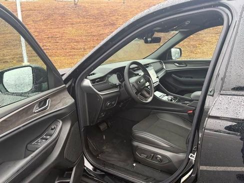 New 2026 Jeep Grand Cherokee Laredo image 16