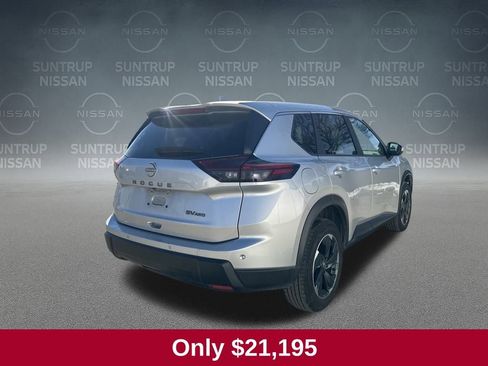 Used 2024 Nissan Rogue SV image 4