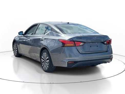 Used 2025 Nissan Altima 2.5 SV image 4