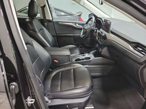 Used 2022 Ford Escape Titanium image 18