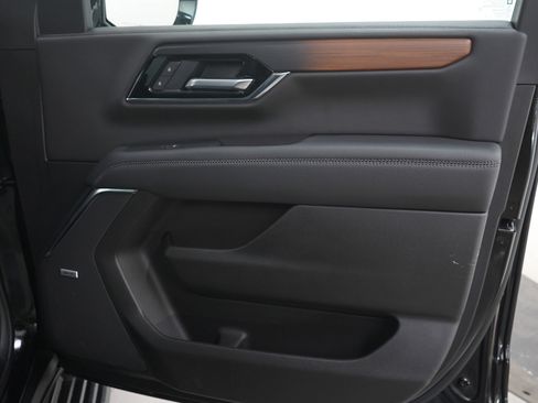 Used 2025 GMC Yukon Denali AWD/4WD image 13
