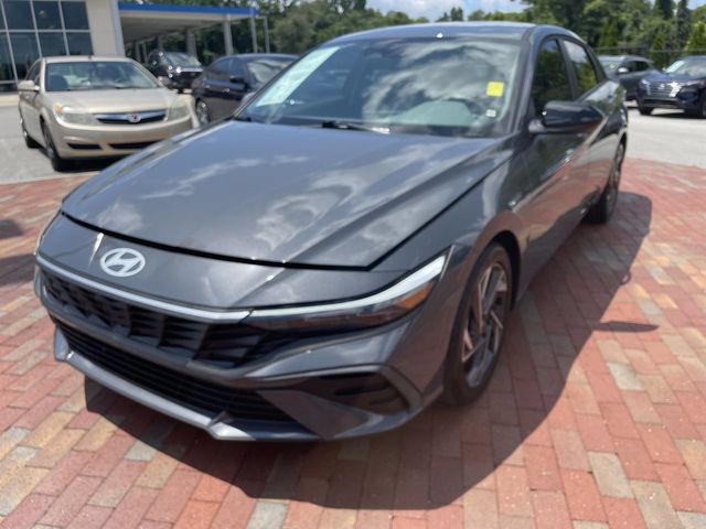 Used 2025 Hyundai Elantra Sport FWD image 25
