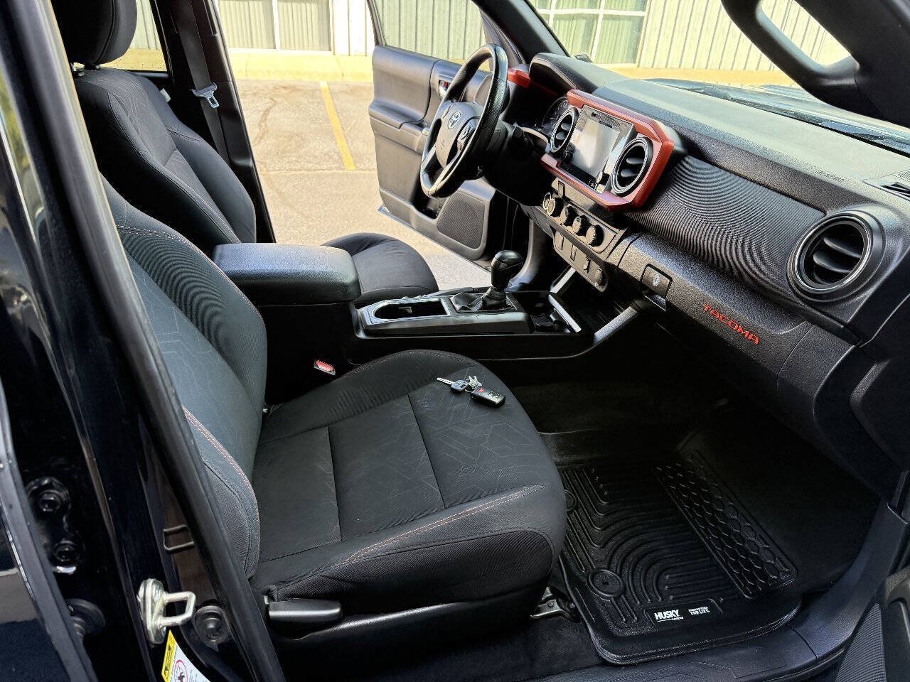 Used 2016 Toyota Tacoma TRD Sport w/ Towing Package AWD/4WD image 17