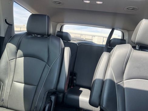 Used 2021 Buick Enclave Avenir w/ LPO, Cargo Package FWD image 10