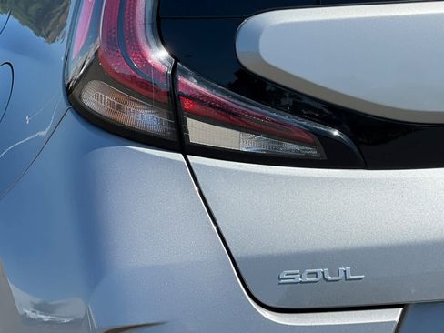 Used 2023 Kia Soul LX w/ LX Technology Package FWD image 30