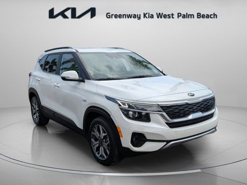 Certified 2021 Kia Seltos EX image 3