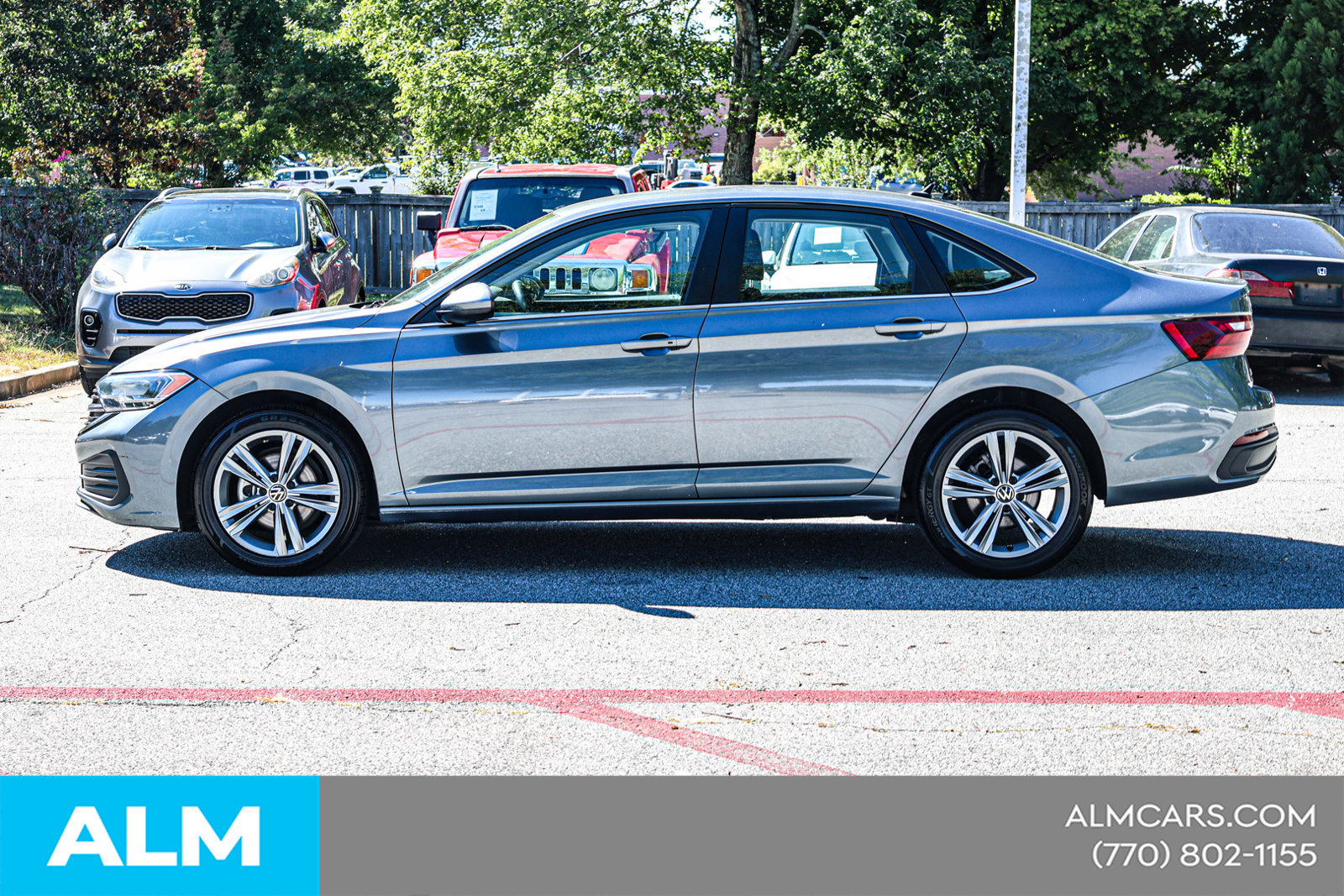 Used 2024 Volkswagen Jetta SE FWD image 9