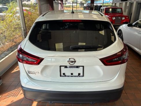 Used 2022 Nissan Rogue Sport S FWD image 12