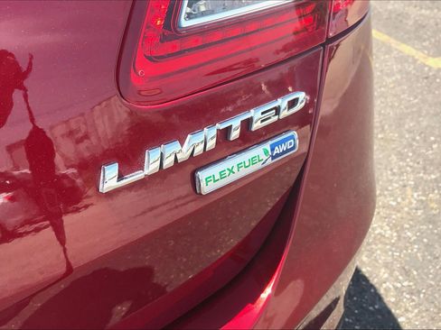 Used 2018 Ford Taurus Limited AWD/4WD image 9