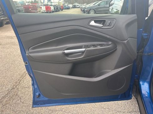 Used 2017 Ford Escape SE w/ SE Cold Weather Package image 12