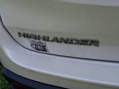 Used 2019 Toyota Highlander XLE AWD/4WD image 11