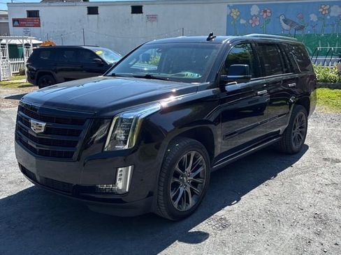 Used 2019 Cadillac Escalade Premium Luxury w/ Escalade Sport Edition AWD/4WD image 4