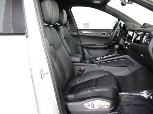 Certified 2026 Porsche Macan image 31