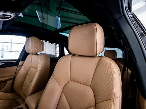 Used 2023 Porsche Macan image 34