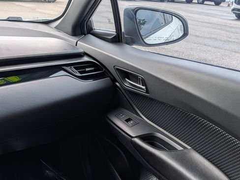 Used 2018 Toyota C-HR XLE FWD image 16