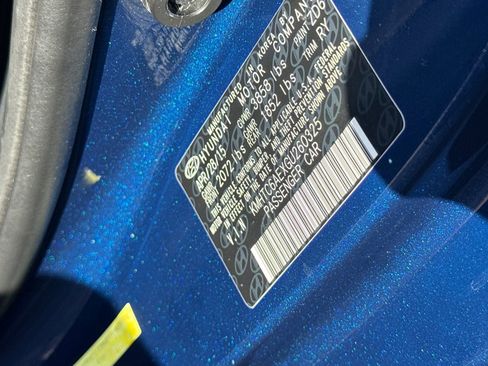 Used 2016 Hyundai Veloster Turbo FWD image 31