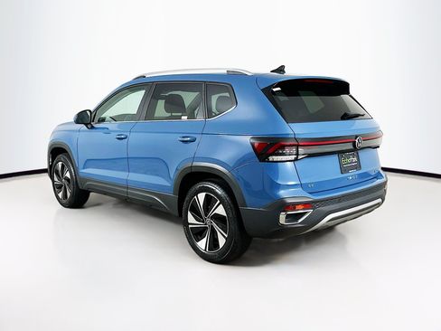 Used 2025 Volkswagen Taos SE AWD/4WD image 5