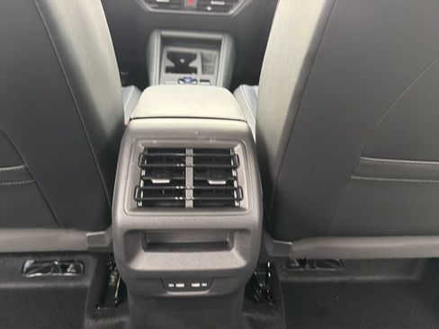 New 2026 Volkswagen Tiguan SE FWD image 33