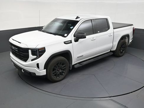 Used 2024 GMC Sierra 1500 Elevation w/ LPO, Elevation Black Package AWD/4WD image 12