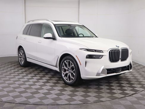 Used 2023 BMW X7 xDrive40i w/ Premium Package image 3