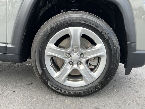 Used 2023 Jeep Compass Latitude AWD/4WD image 12
