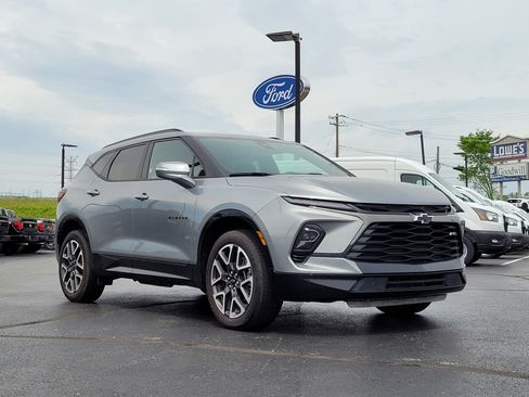 Used 2025 Chevrolet Blazer RS FWD image 1