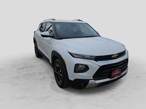 Used 2023 Chevrolet TrailBlazer LT w/ Convenience Package image 2