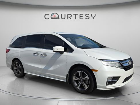 Used 2020 Honda Odyssey Touring image 2