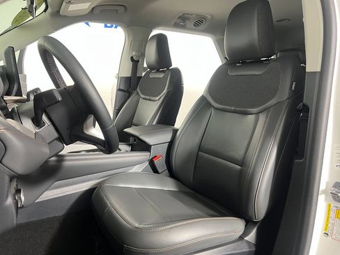 Used 2025 Ford Explorer Active w/ Active Comfort Package AWD/4WD image 22
