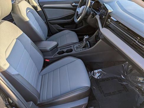 Used 2025 Volkswagen Jetta SE image 20