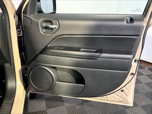 Used 2017 Jeep Patriot Latitude FWD image 23