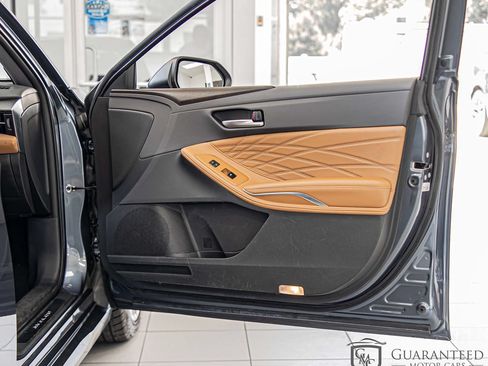 Used 2019 Toyota Avalon Limited w/ Advanced Safety Package FWD image 42