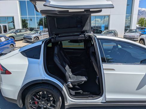 Used 2016 Tesla Model X Performance AWD/4WD image 32