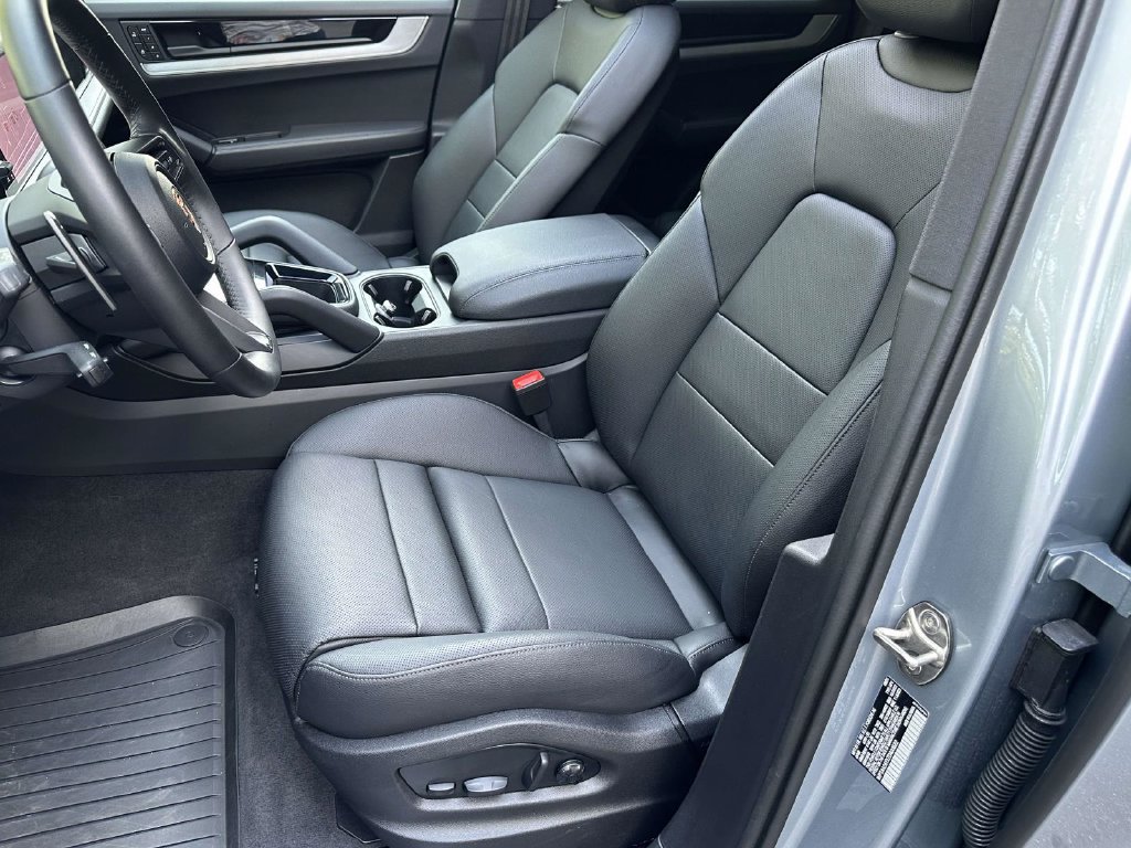 Certified 2026 Porsche Cayenne AWD/4WD image 12