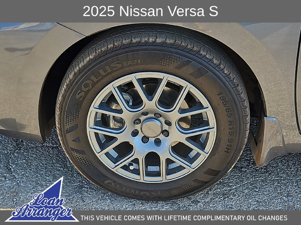 Used 2025 Nissan Versa S FWD image 17