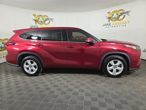 Used 2020 Toyota Highlander LE FWD image 11