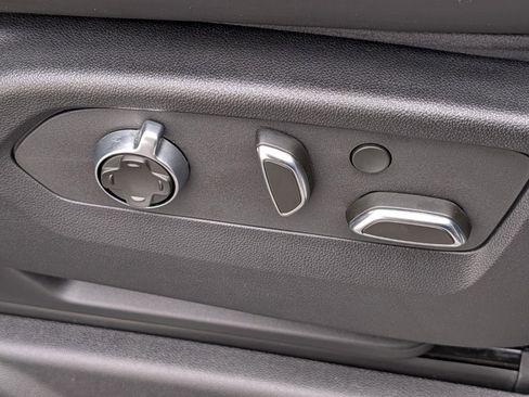 Certified 2024 Cadillac Escalade Sport Platinum w/ LPO, ONYX Package image 38