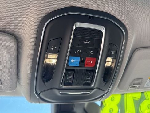 Used 2023 Jeep Grand Cherokee Laredo w/ Luxury Tech Group I image 26