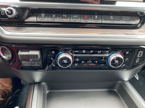 New 2026 GMC Sierra 3500 SLT w/ SLT Premium Package AWD/4WD image 18