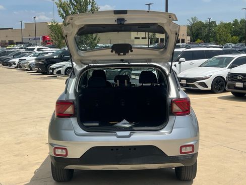 Used 2025 Hyundai Venue SEL FWD image 14