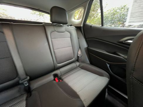 Used 2025 Chevrolet Trax LT w/ LT Convenience Package image 35