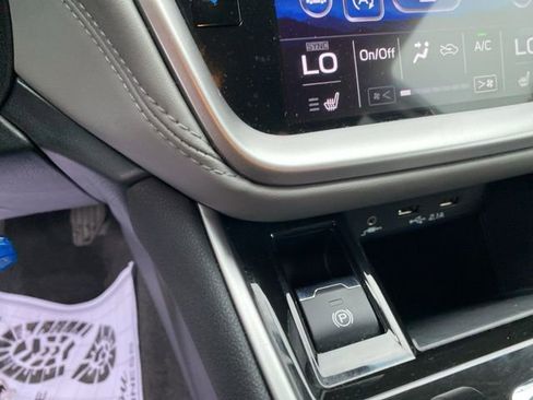 Used 2021 Subaru Outback Premium image 33