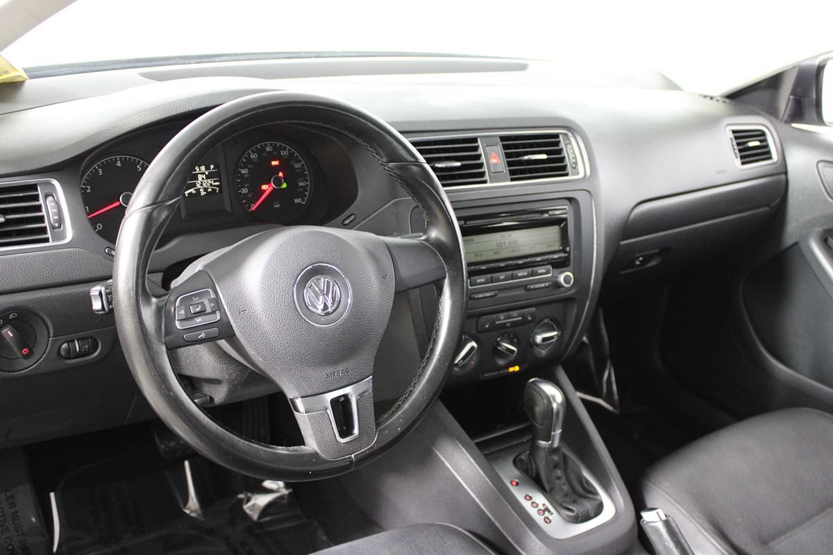 Used 2011 Volkswagen Jetta SE FWD image 5