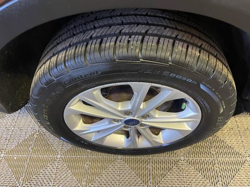 Used 2017 Ford Escape SE w/ Equipment Group 201A image 18