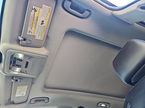 Used 2022 GMC Terrain SLT image 30