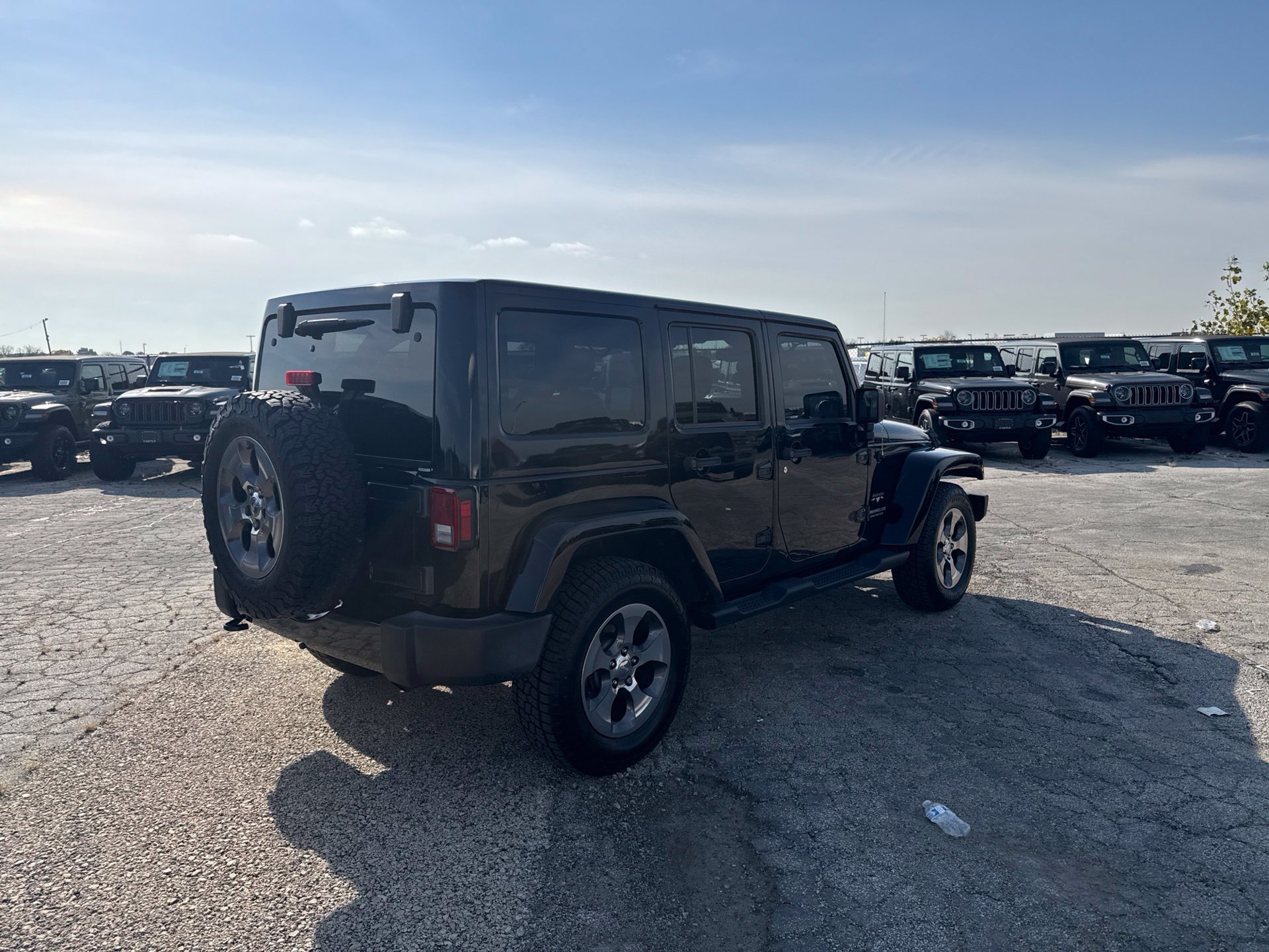 Used 2016 Jeep Wrangler Unlimited Sahara w/ Connectivity Group AWD/4WD image 6
