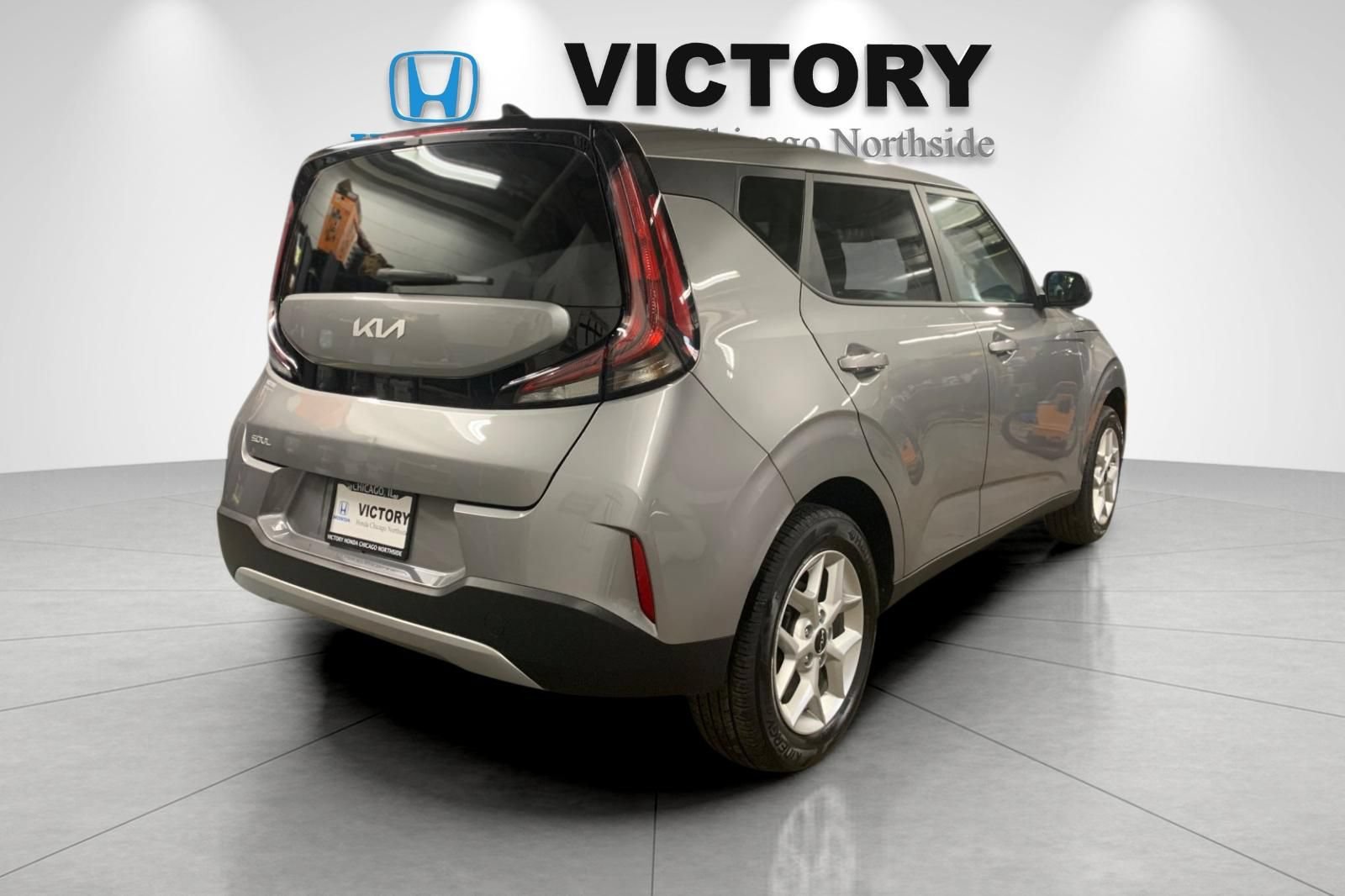 Used 2025 Kia Soul LX w/ LX Technology Package FWD image 3