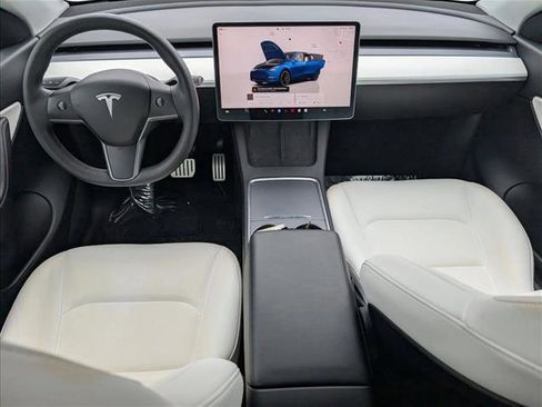 Used 2022 Tesla Model Y Performance AWD/4WD image 16