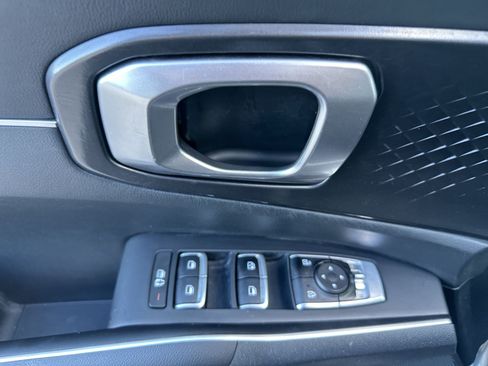 Used 2023 Kia Sorento LX FWD image 15
